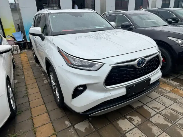 Toyota Highlander — Фото автомобиля 3