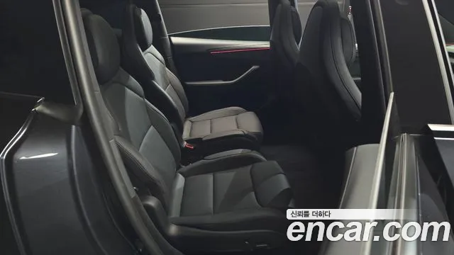 Tesla Model Y — Фото автомобиля 17