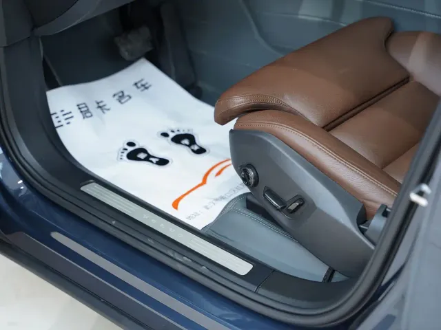 Volvo XC60 — Фото автомобиля 16