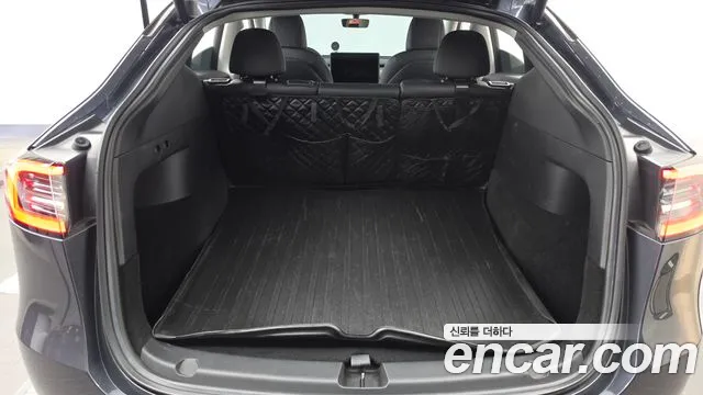 Tesla Model Y — Фото автомобиля 15
