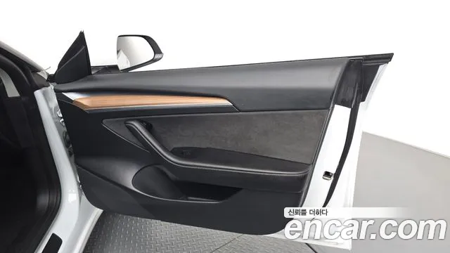 Tesla Model 3 — Фото автомобиля 13
