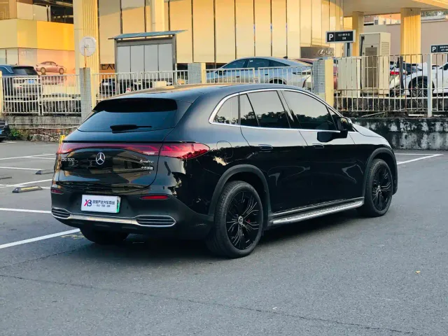 Mercedes-Benz EQE SUV — Фото автомобиля 12