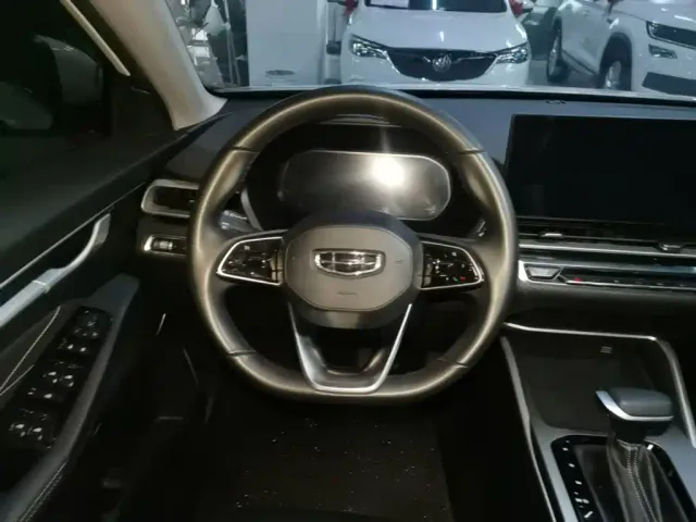 Geely Emgrand — Фото автомобиля 10