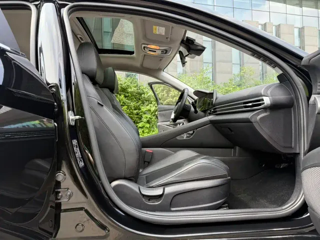 Hyundai Elantra — Фото автомобиля 15