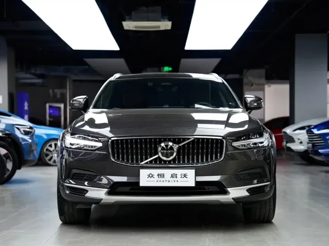 Volvo V90 — Фото автомобиля 2