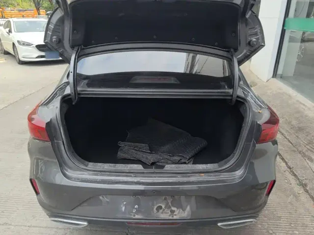 Changan Eado — Фото автомобиля 18