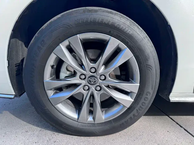 Toyota Sienna — Фото автомобиля 10