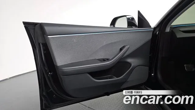 Tesla Model 3 — Фото автомобиля 13