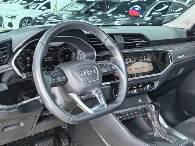 Audi Q3 — Фото автомобиля 11