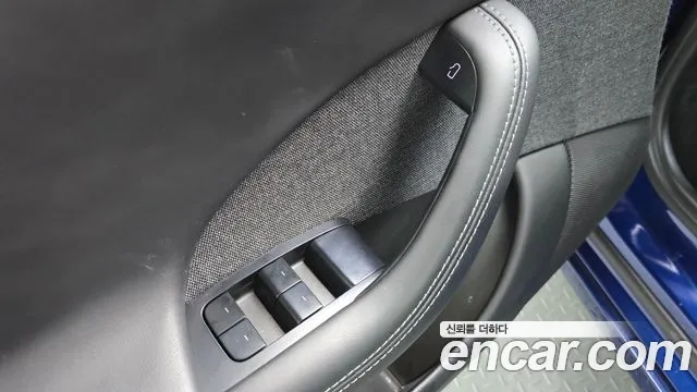 Tesla Model S — Фото автомобиля 17