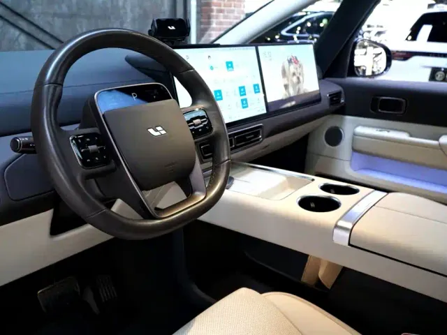Li Auto MEGA — Фото автомобиля 6