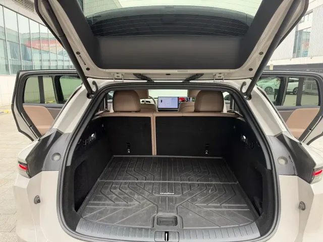 Li Auto i6 — Фото автомобиля 9