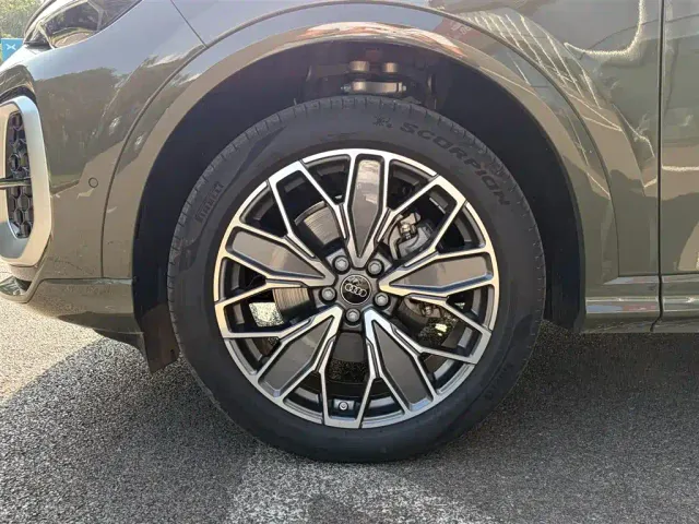 Audi Q5L — Фото автомобиля 12