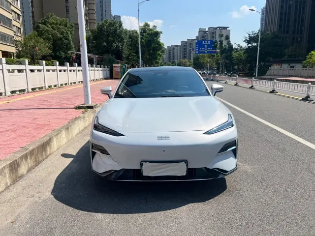 Geely Galaxy E8 — Фото автомобиля 2