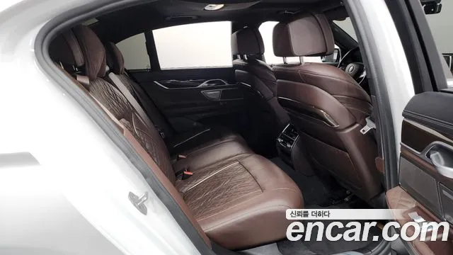 BMW 7 Series — Фото автомобиля 12
