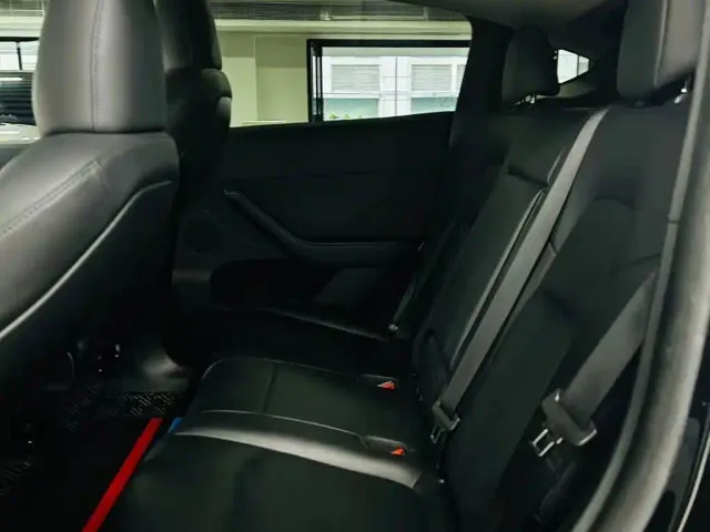 Tesla Model Y — Фото автомобиля 9