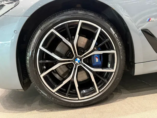 BMW 5 Series — Фото автомобиля 17