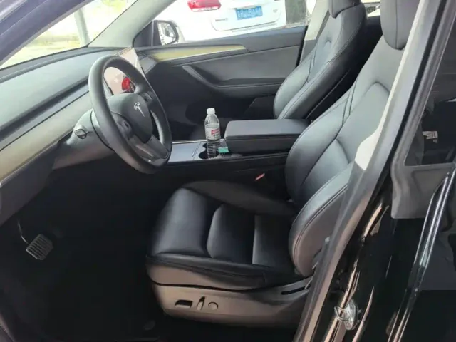 Tesla Model Y — Фото автомобиля 14