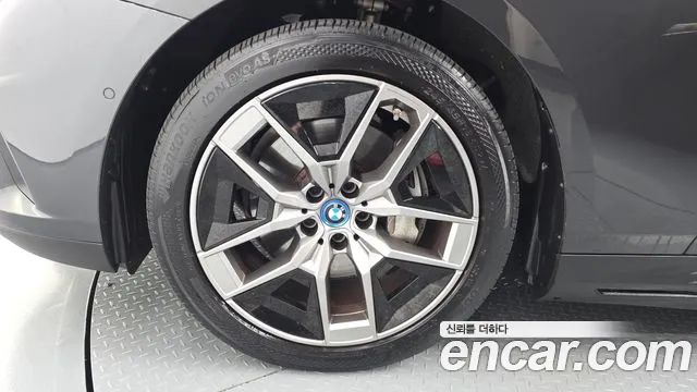 BMW i5 — Фото автомобиля 4