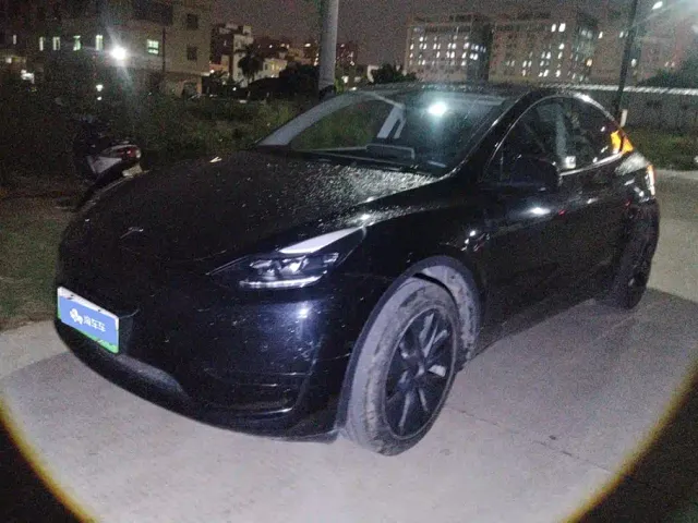Фотография автомобиля — Tesla Model Y