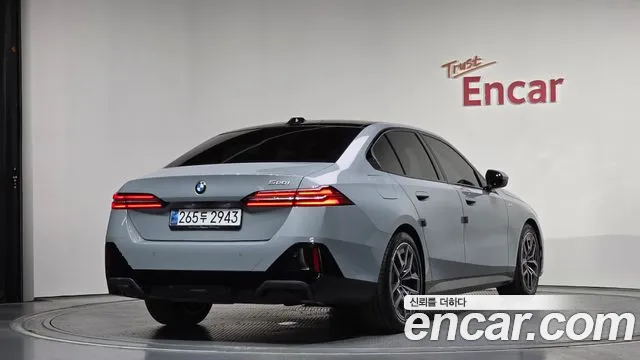 BMW 5-Series — Фото автомобиля 2