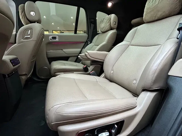Li Auto L8 — Фото автомобиля 16