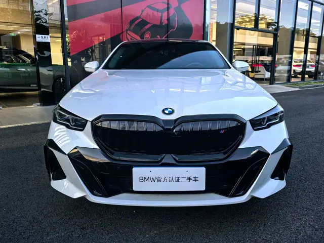 BMW 5 Series — Фото автомобиля 2