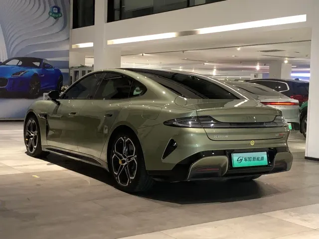 Xiaomi SU7 — Фото автомобиля 9