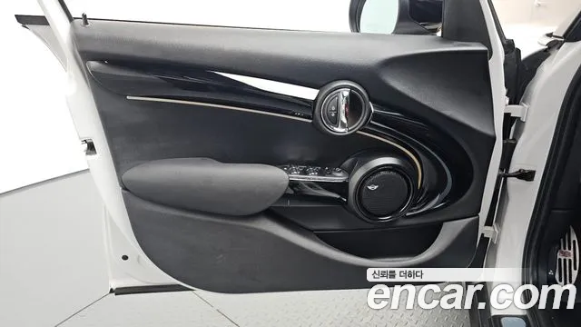 Mini Cooper Cooper 5 дверей Classic — Фото автомобиля 24