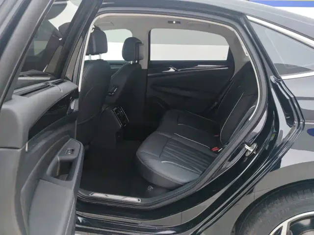 Volkswagen Passat — Фото автомобиля 11