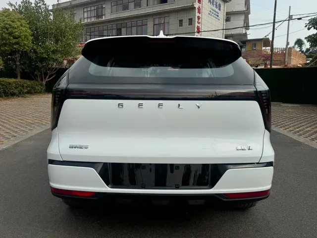 Geely Boyue L — Фото автомобиля 4