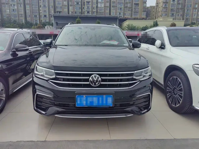 Volkswagen Tiguan L — Фото автомобиля 2