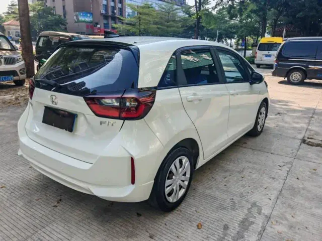 Honda Fit — Фото автомобиля 4