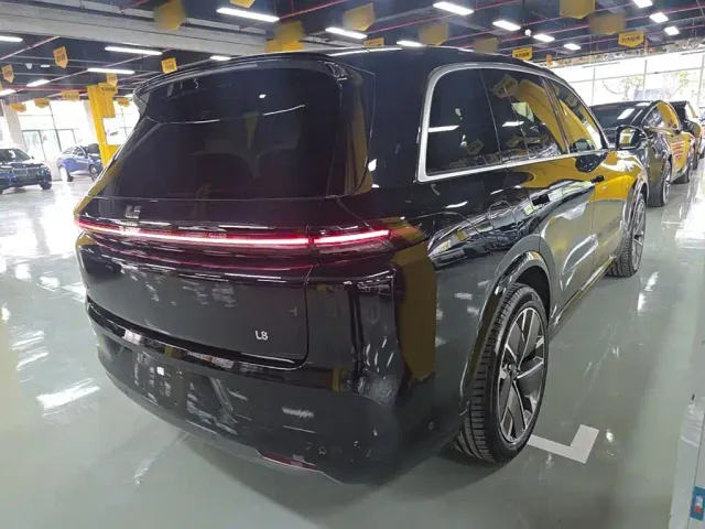 Li Auto L8 — Фото автомобиля 6