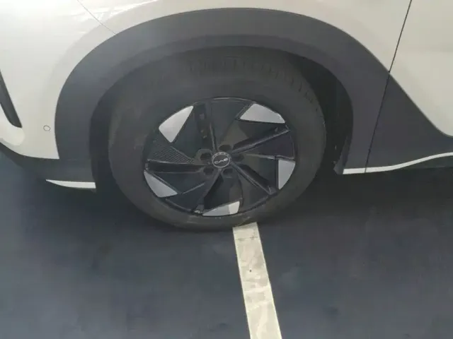 BYD Hai Shi 05 EV 2025 520KM Flagship Smart Navigation Edition — Фото автомобиля 22