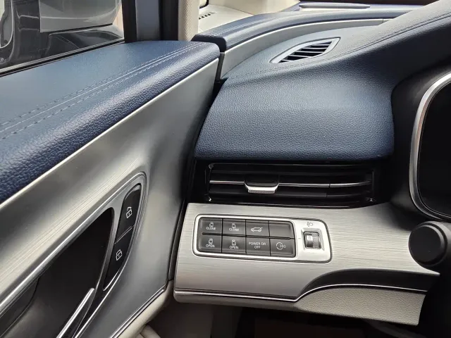 Roewe iMAX8 — Фото автомобиля 12