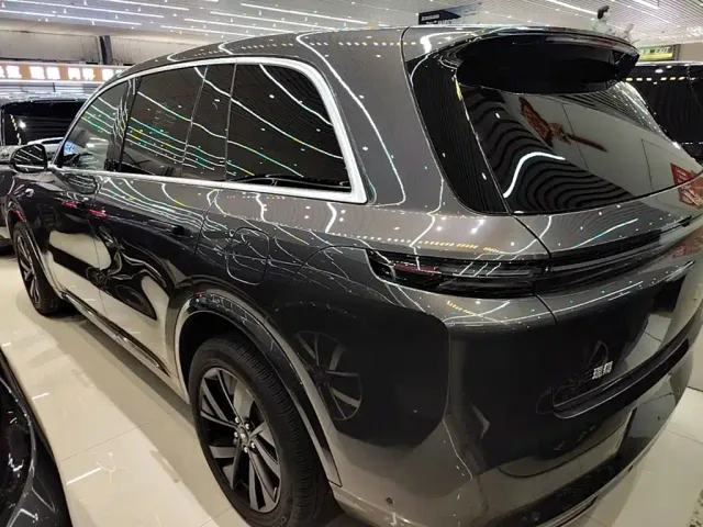 Li Auto L8 — Фото автомобиля 4