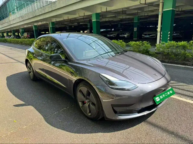 Tesla Model 3 — Фото автомобиля 3