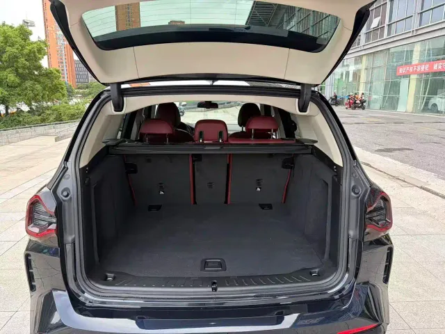 BMW iX3 — Фото автомобиля 11