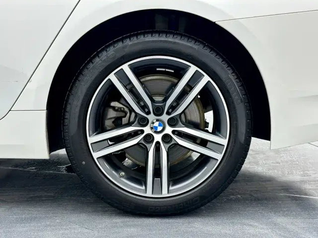 BMW 5 Series — Фото автомобиля 30