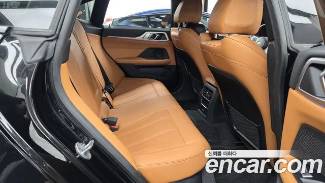 BMW i4 — Фото автомобиля 10