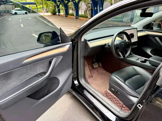 Tesla Model Y — Фото автомобиля 4