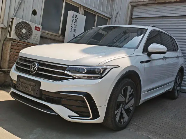 Фотография автомобиля — Volkswagen Tiguan L