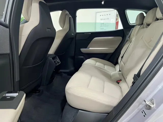 Volvo XC70 Plug-in Hybrid — Фото автомобиля 10