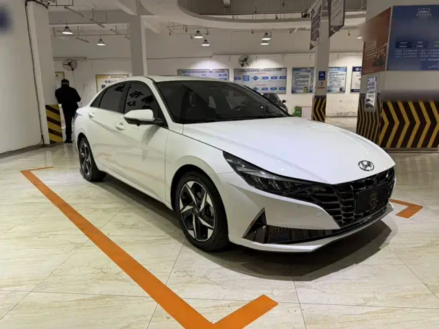 Hyundai Elantra — Фото автомобиля 9