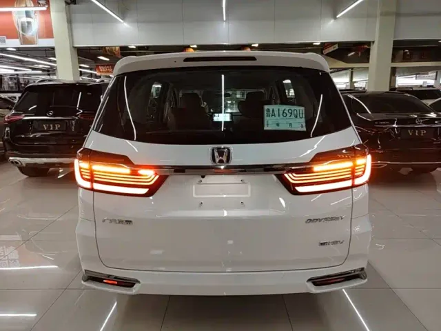 Honda Odyssey 2024 2.0L e:HEV Sharp·Comfort Edition — Фото автомобиля 5