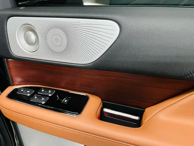 Lincoln Navigator — Фото автомобиля 8