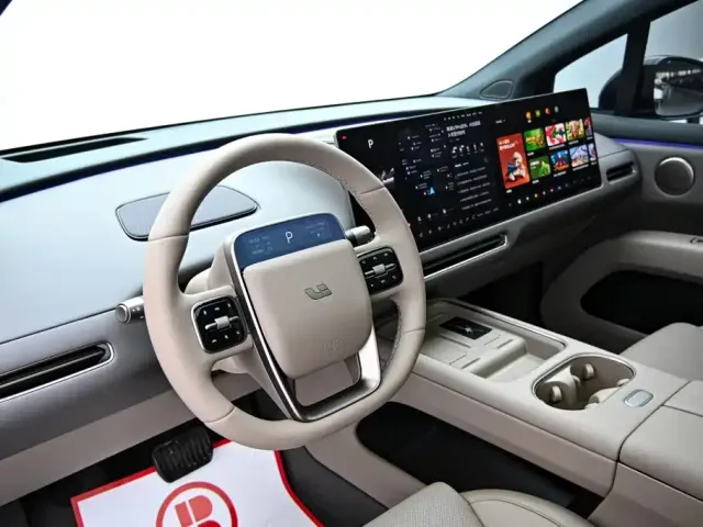 Li Auto Li Auto i6 2025 2WD Base Model — Фото автомобиля 15