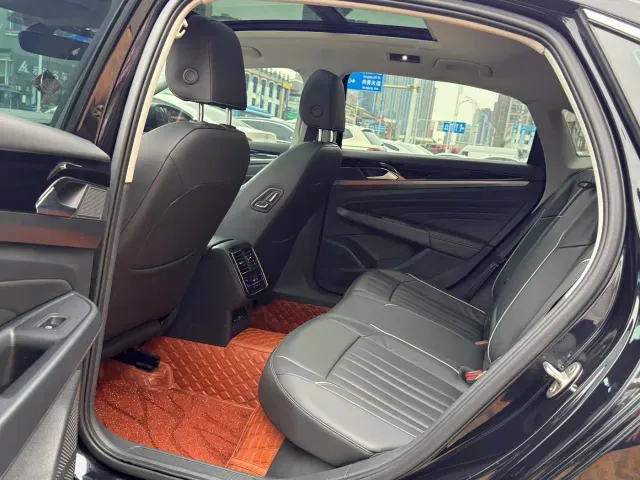 Volkswagen Passat — Фото автомобиля 13