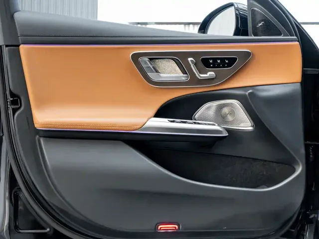 Mercedes-Benz E-Class — Фото автомобиля 21